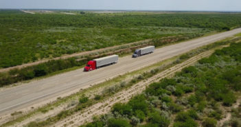 Daimler Trucks tests truck platooning on US highways Daimler Trucks tests truck platooning on US highways