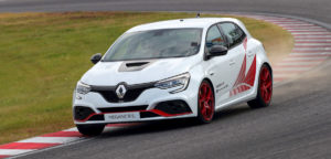 Renault sets front-wheel-drive record at Suzuka with Mégane RS Trophy-R