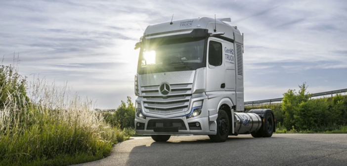 Daimler Truck conducts first liquid hydrogen refueling with next-gen truck prototype
