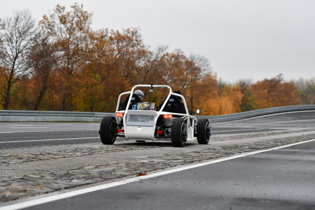 Road noise engineering: a state-of-the-art methodology for characterizing tires and suspensions