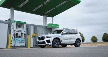 BMW deploys 100 iX5 Hydrogen vehicles for global testing