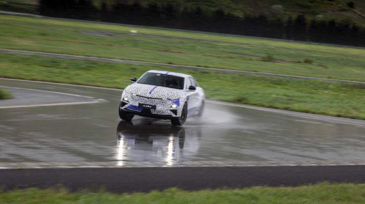 Alpine’s engineering teams continue its last tests and finalises the development of the A390 on a wet track at Michelin's Ladoux complex.