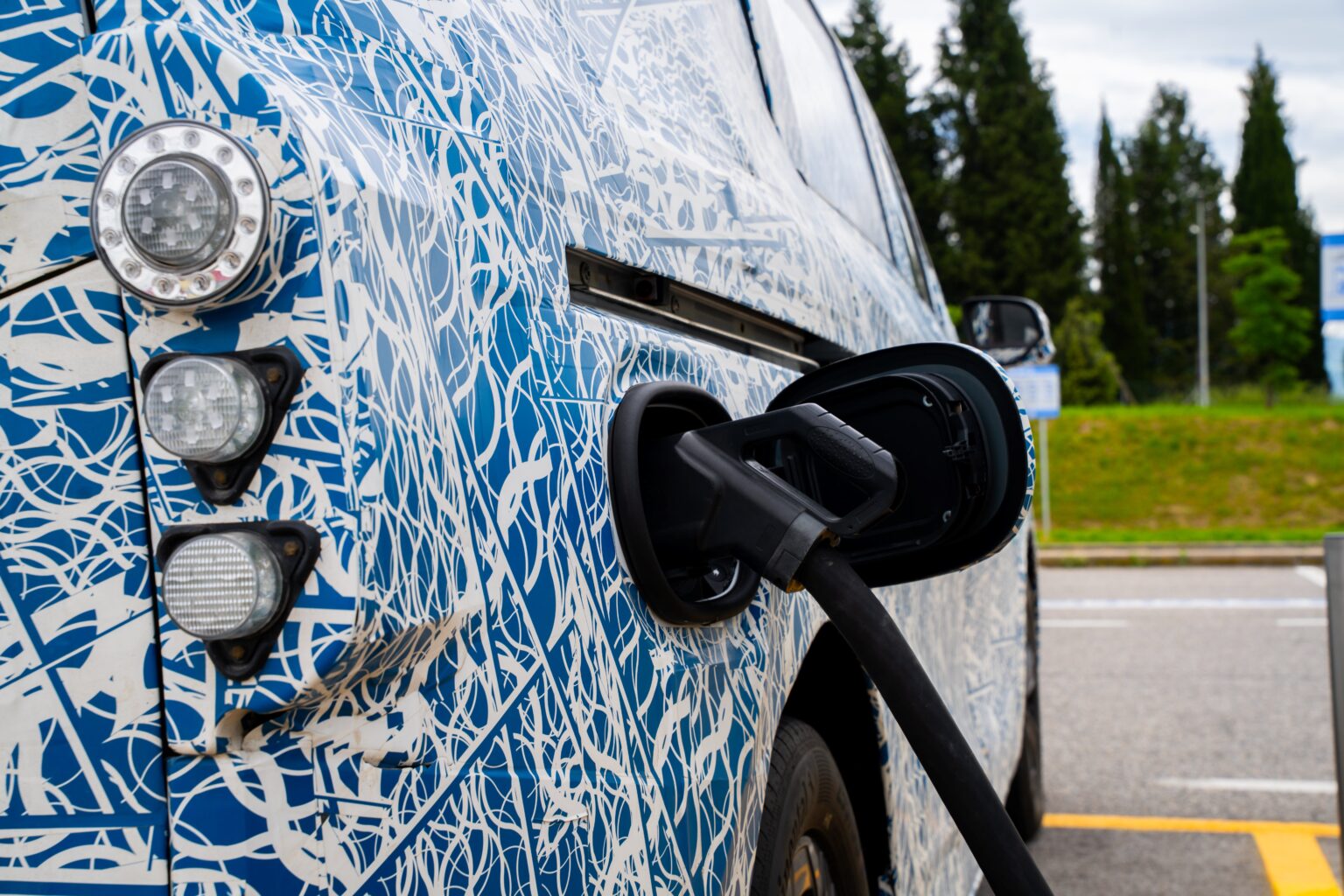 Mercedes-Benz VLE electric vehicle tests long-distance capabilities on ...