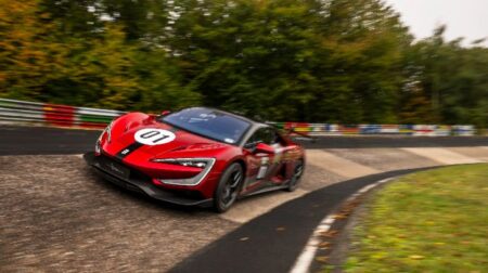The red Yangwang U9 Xtreme takes a corner at high speed on the Nürburgring Nordschleife