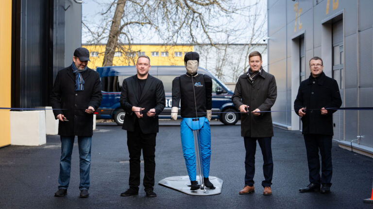 Estonian minister of economic affairs and industry Erkki Keldo (second right); head of the autonomous vehicle division at Metrosert’s Center for Applied Research, Taaniel Tigas (second left); and representatives of the Estonian Transport Administration Authority opening the new laboratory.
