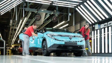 Behind the scenes of Nissan’s third-gen Leaf Nissan Leaf in production