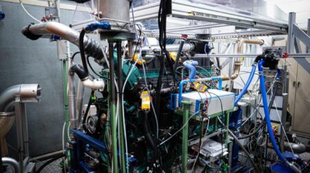 Project Cavendish: Mahle hydrogen-fueled 13-liter engine matches diesel performance.