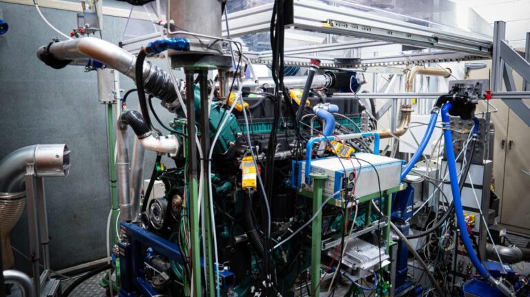 Project Cavendish: Mahle hydrogen-fueled 13-liter engine matches diesel performance.