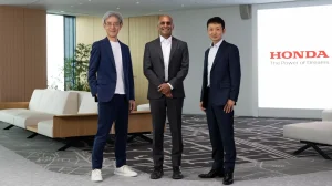 Left to right: Shinichi Arie, operating officer, deputy head of SDV Research and Development Center of Honda R&D; Qasar Younis, co-founder and CEO of Applied Intuition; and Mahito Shikama, chief officer, corporate strategy operations, Honda Motor Co.